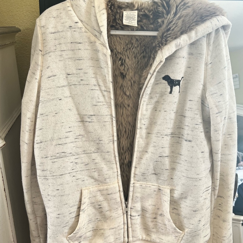 Heather gray, rare small fits like a medium. In great condition.
